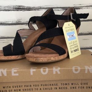 NWT Toms Wedges